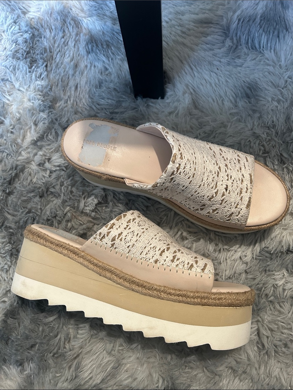 🇮🇳 Free People Boho Beige Crochet Platform Slide Sandals
